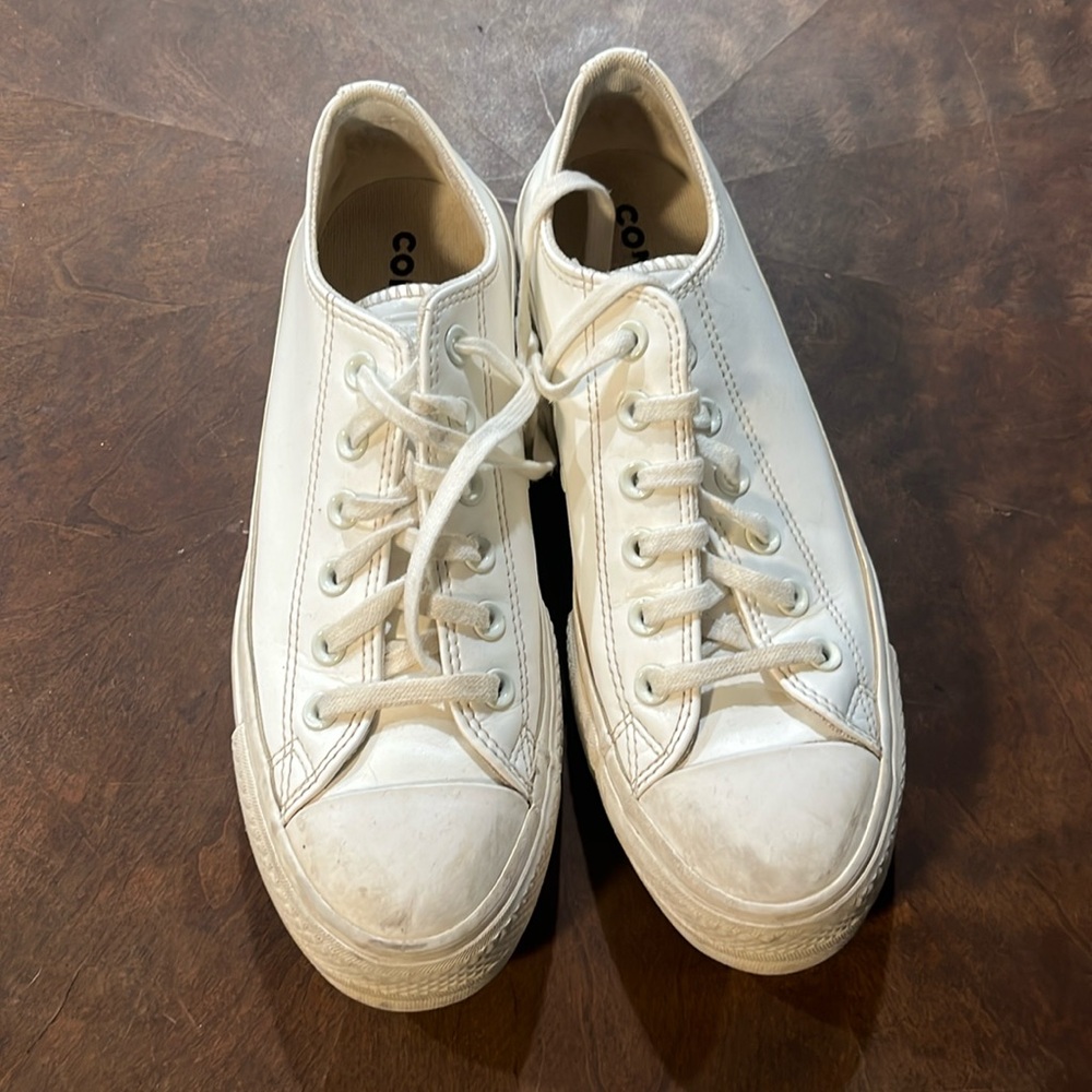 Women’s converse size 8